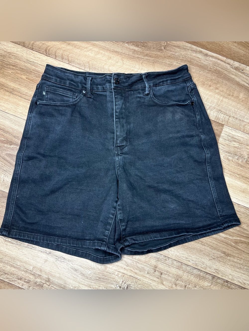 Judy Blues Women’s  Black Wash Denim Jean Shorts Size 1XL
